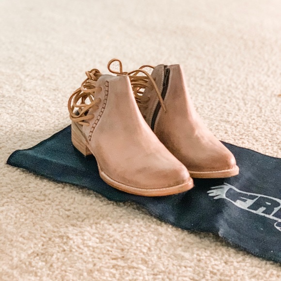 Size 9 Freebird JoJo booties.  SOLD - Picture 2 of 4